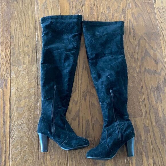 Black over The knee boots - Picture 2 of 4